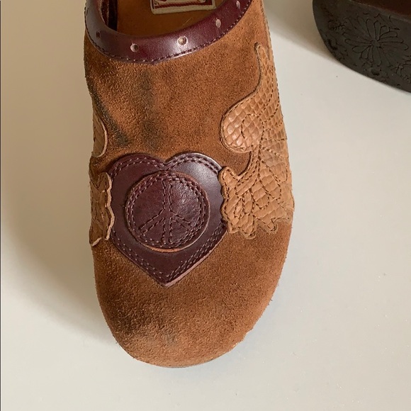 Shoes - Picture 4 of 5